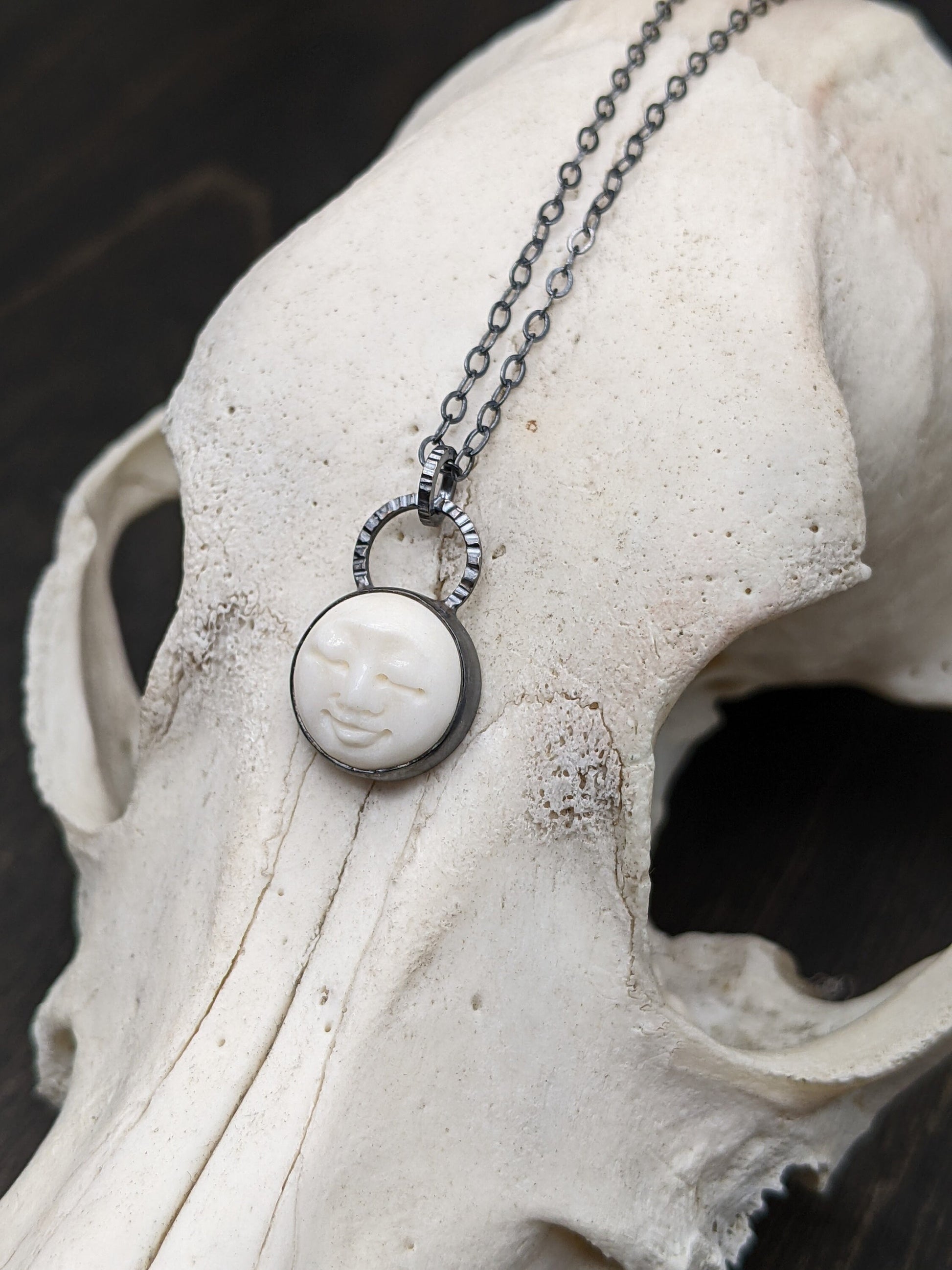 Small Round Moon Face Hammer Textured Necklace