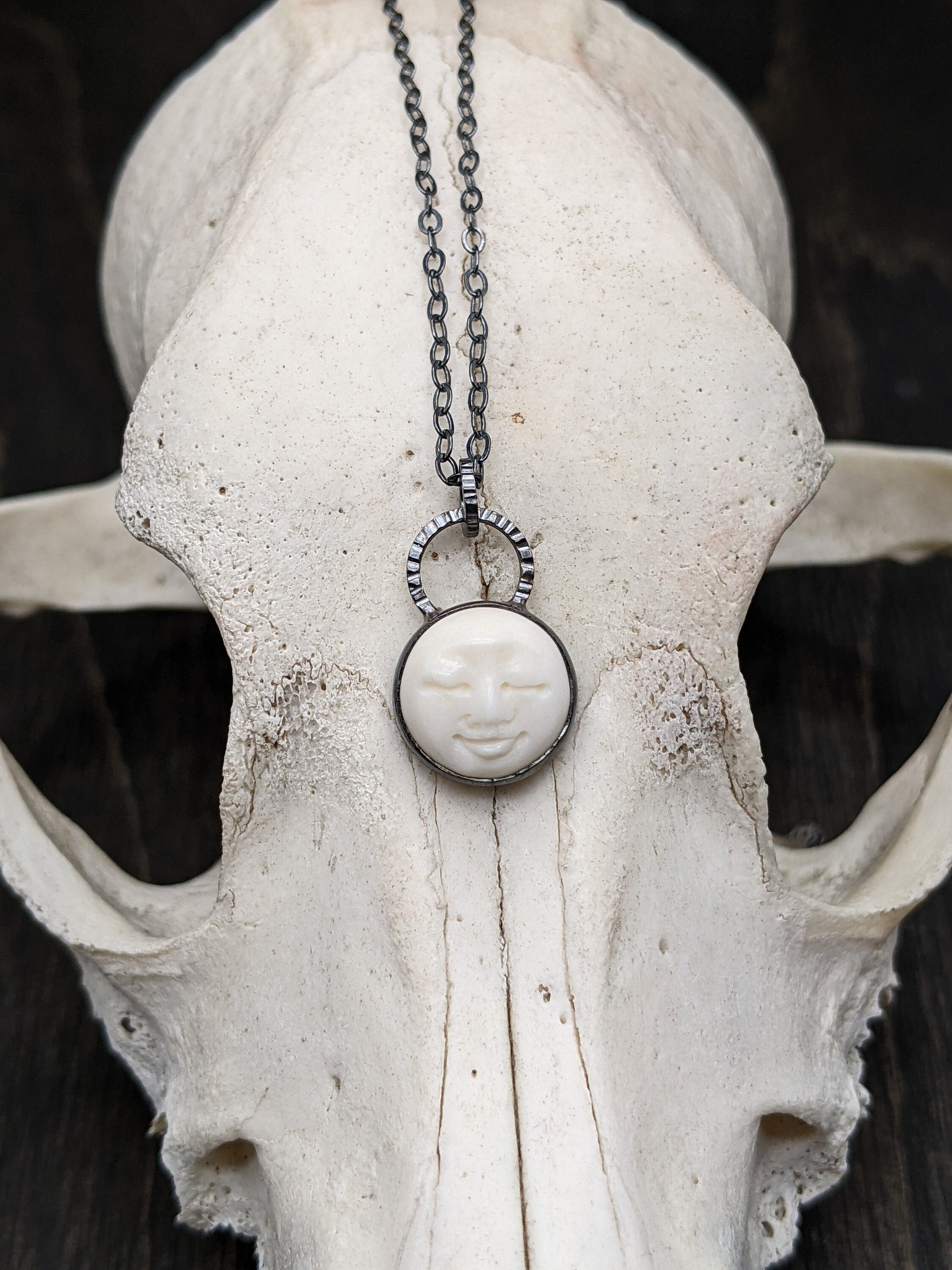 Small Round Moon Face Hammer Textured Necklace